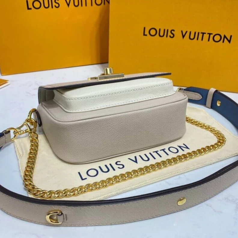 Mythick.ru Grained c Louis Vuitton Lockme Tender Greige