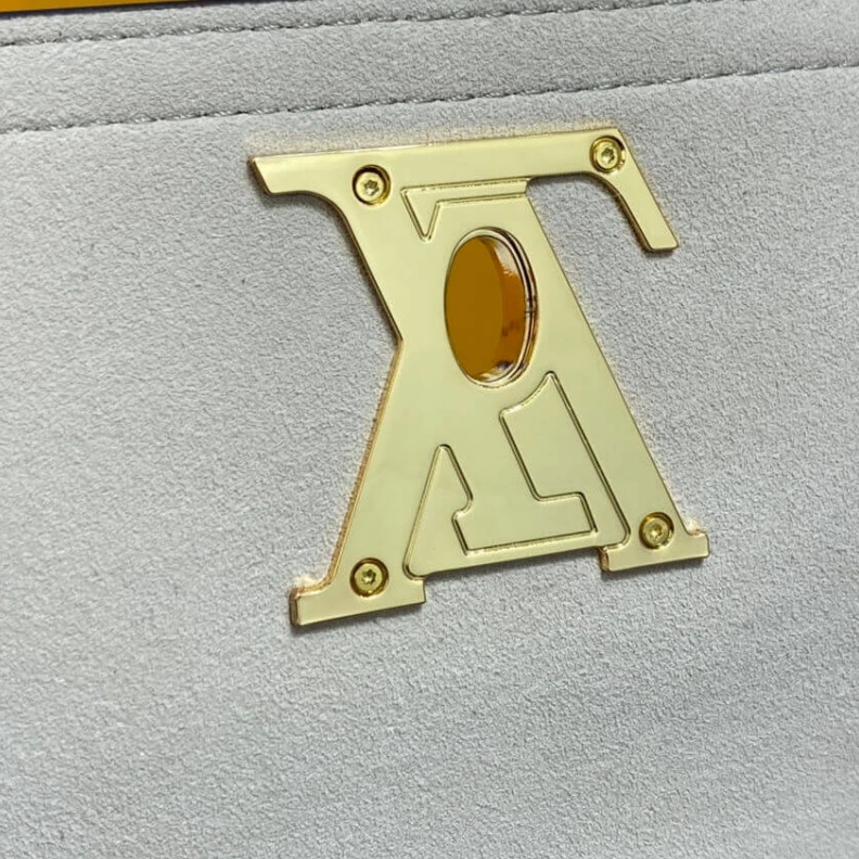 Mythick.ru Grained c Louis Vuitton Lockme Tender Greige