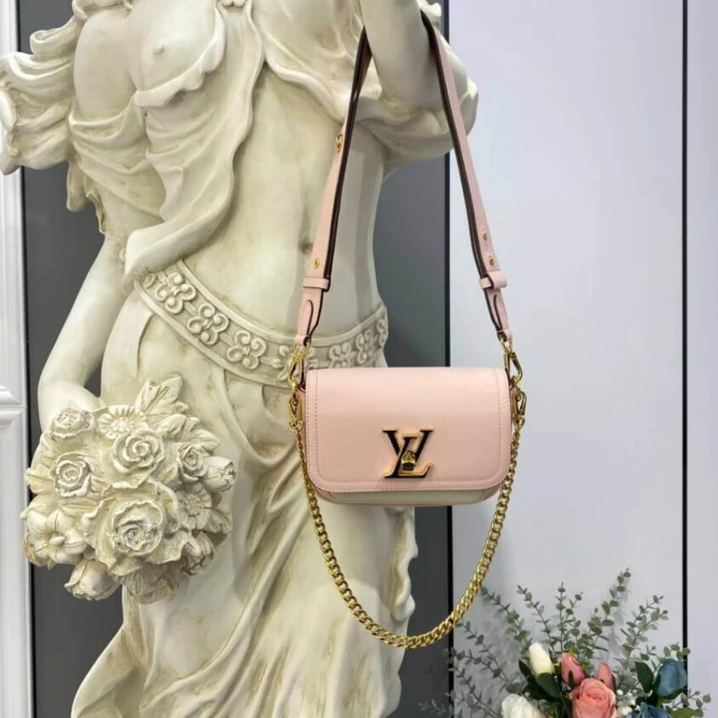 Replica bags lv Strap: Re Louis Vuitton Lockme Tender Pink
