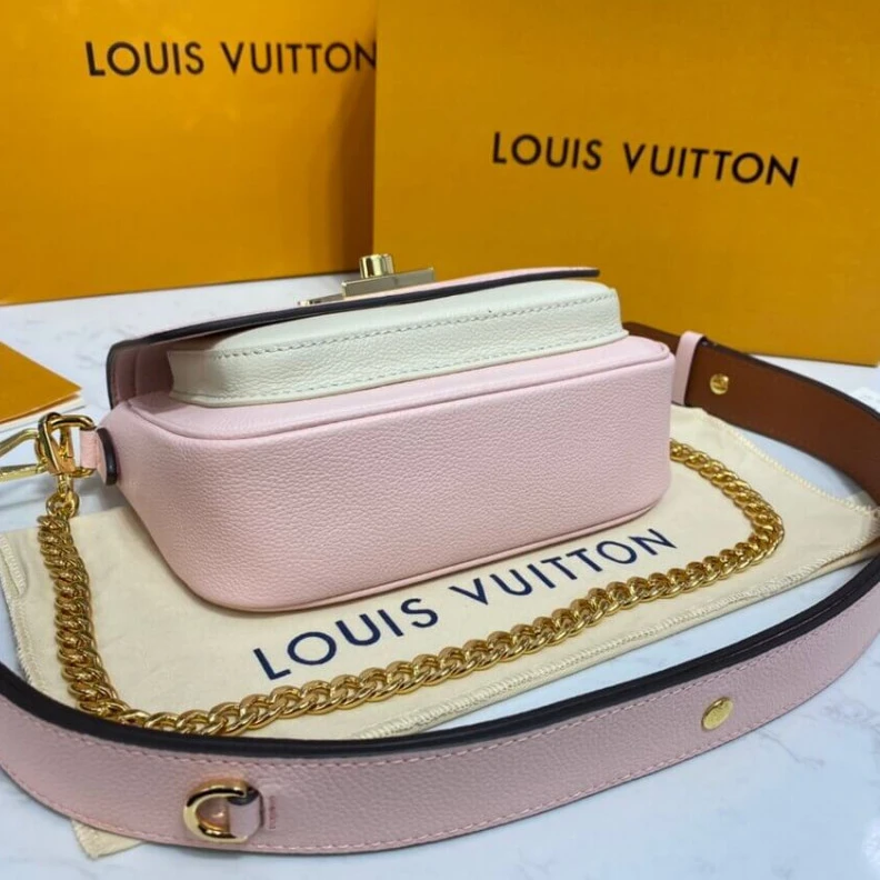 Replica bags lv Strap: Re Louis Vuitton Lockme Tender Pink