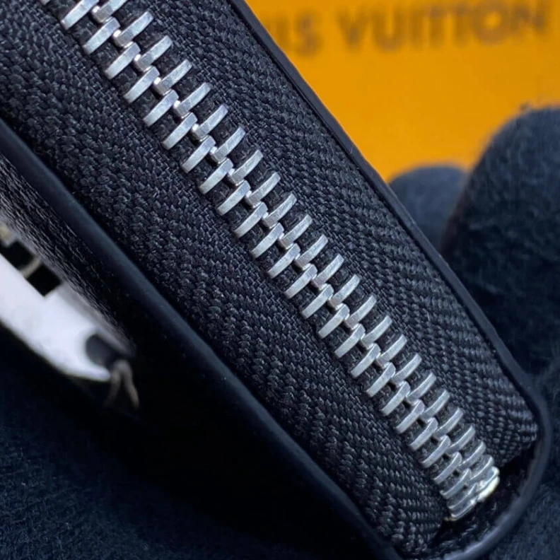 Mythick ru 11 x 8.5 Louis Vuitton Lockme Zippy Coin Purse Black