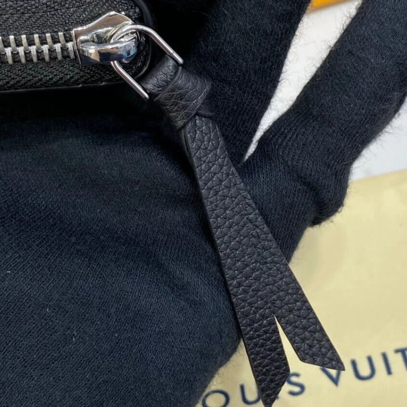 Mythick ru 11 x 8.5 Louis Vuitton Lockme Zippy Coin Purse Black