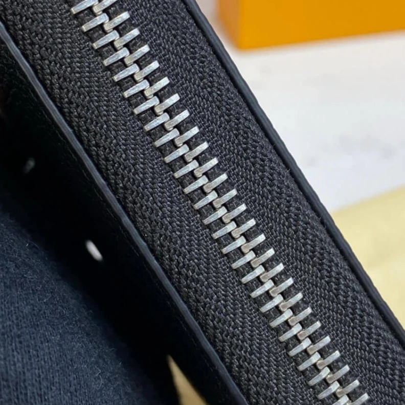 Replica bag The Zippy Louis Vuitton Lockme Zippy Wallet Black