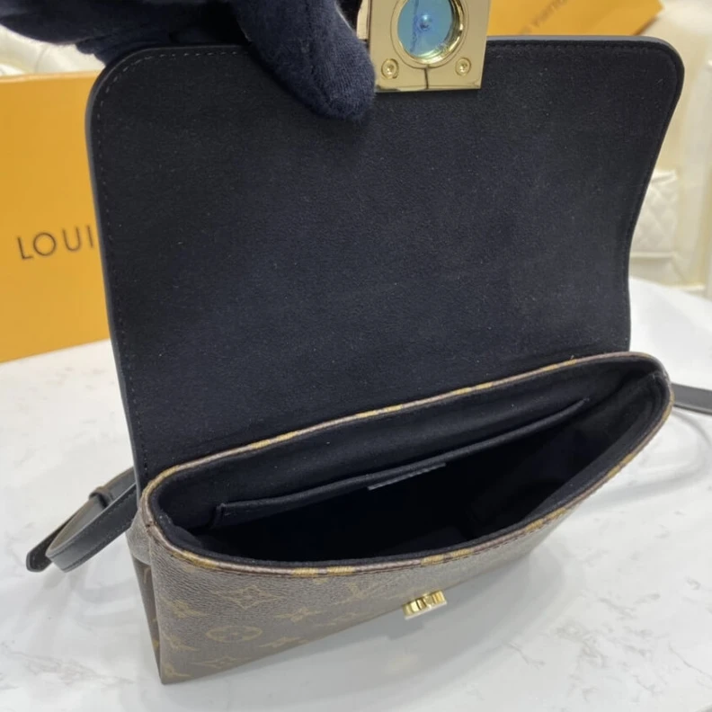 Top lv Monogram LV Locky BB Black