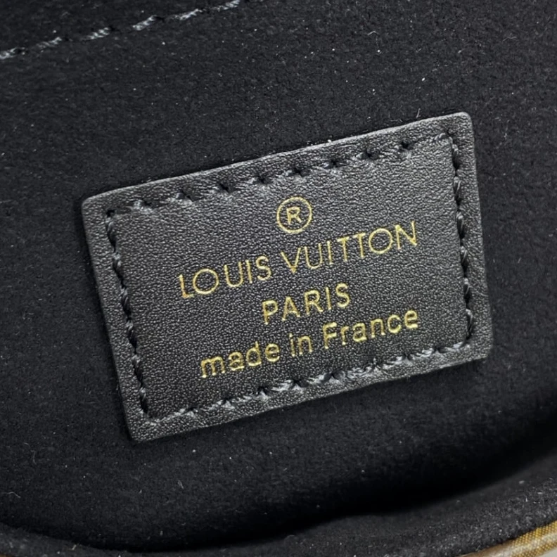 Top lv Monogram LV Locky BB Black