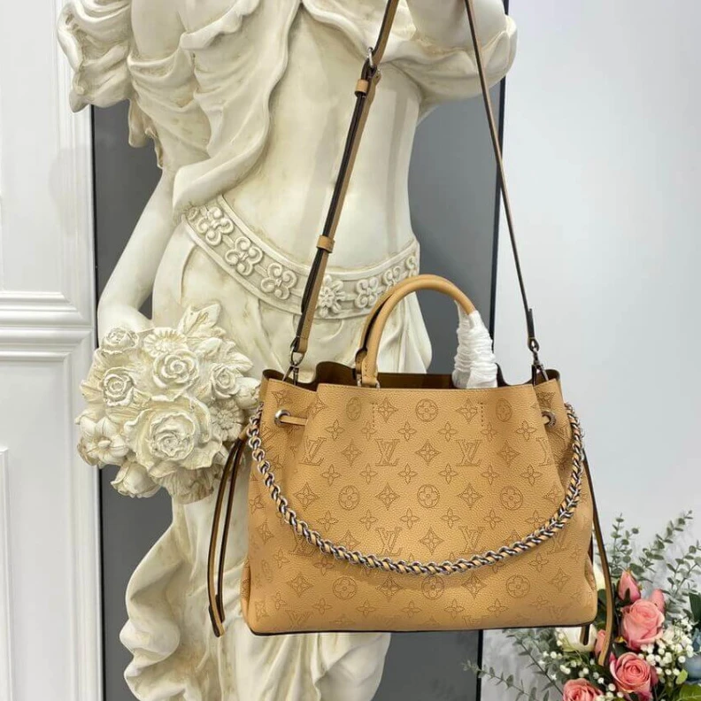 Mythick ru Chain dro Louis Vuitton Mahina Calf Leather Bella Tote Arizona Brown