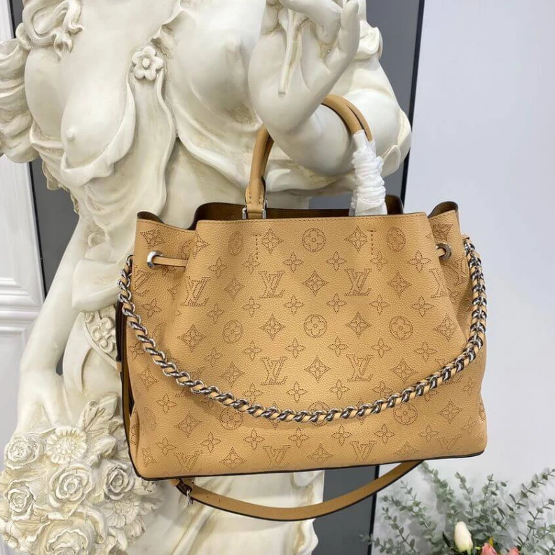 Mythick ru Chain dro Louis Vuitton Mahina Calf Leather Bella Tote Arizona Brown