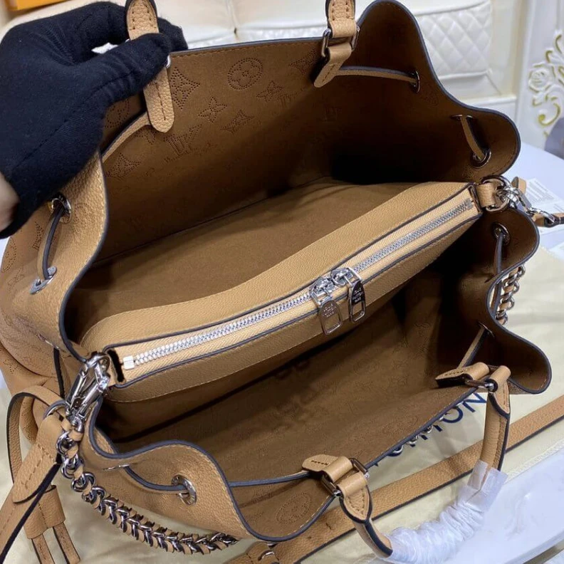 Mythick ru Chain dro Louis Vuitton Mahina Calf Leather Bella Tote Arizona Brown