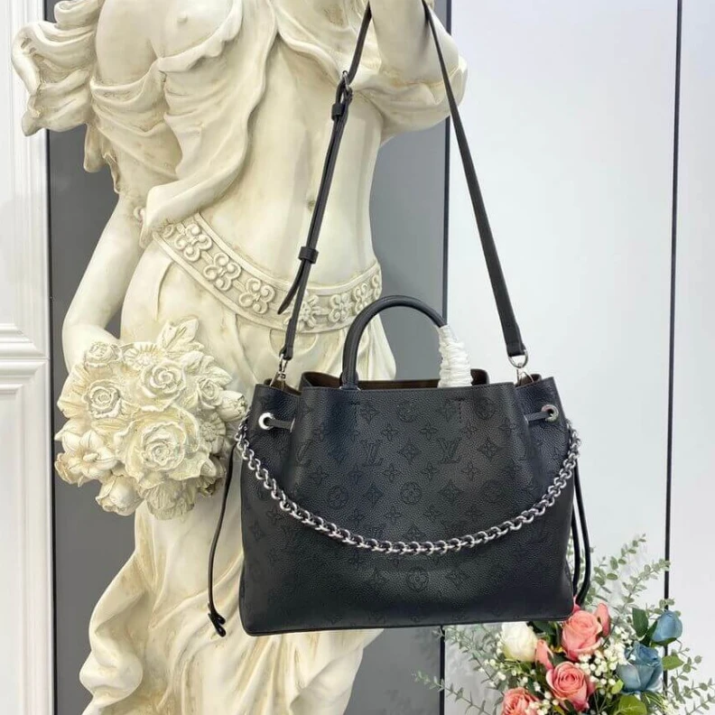 Mythick Strap dro Louis Vuitton Mahina Calf Leather Bella Tote Black
