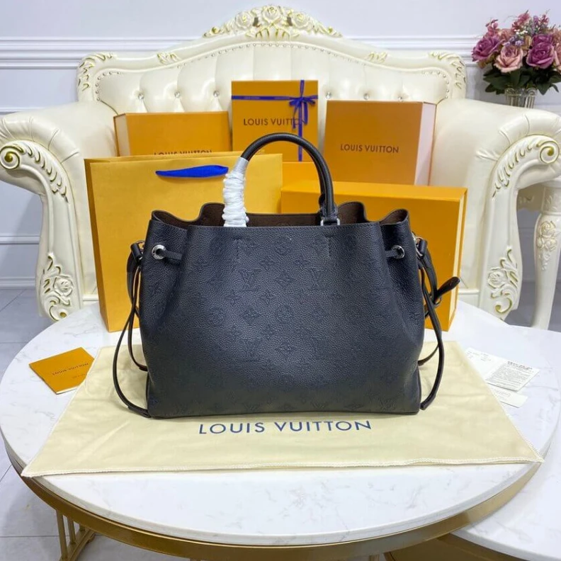 Mythick Strap dro Louis Vuitton Mahina Calf Leather Bella Tote Black