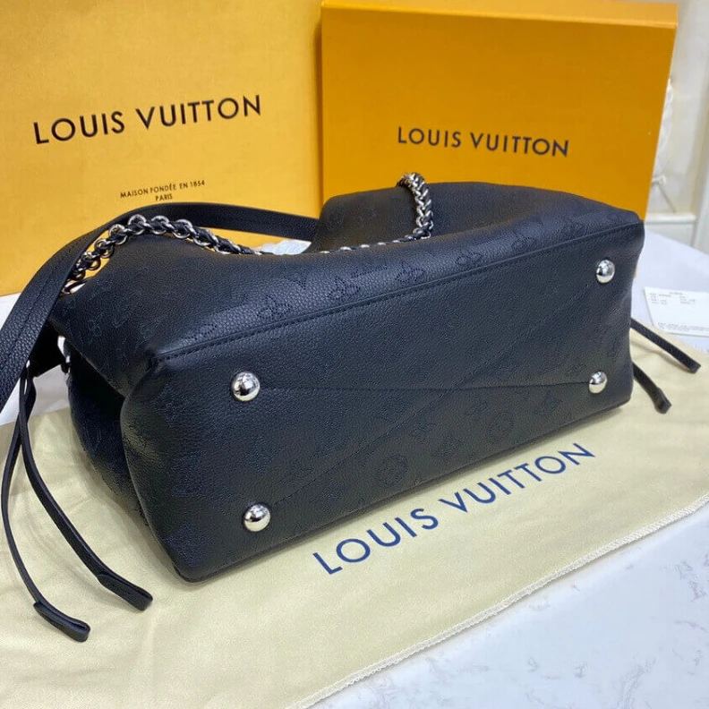 Mythick Strap dro Louis Vuitton Mahina Calf Leather Bella Tote Black