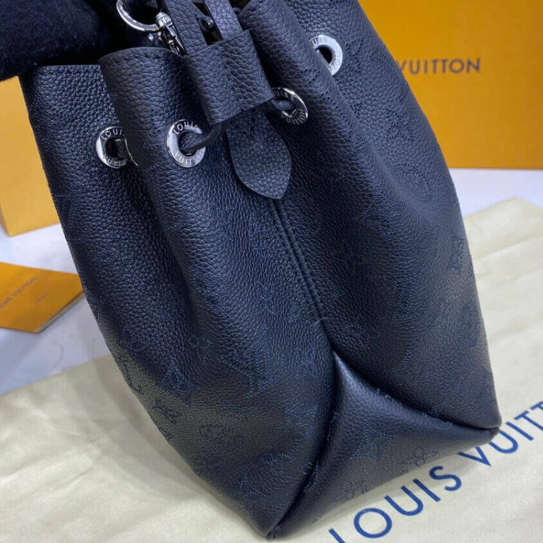 Mythick Strap dro Louis Vuitton Mahina Calf Leather Bella Tote Black