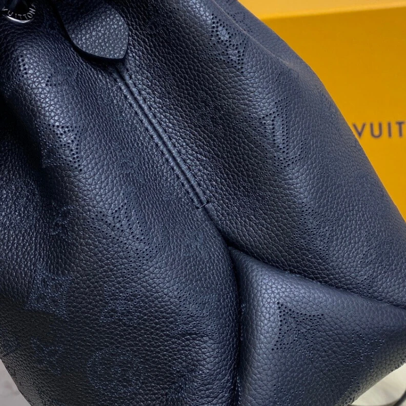 Mythick Strap dro Louis Vuitton Mahina Calf Leather Bella Tote Black