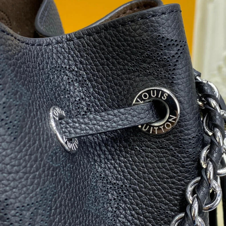 Mythick Strap dro Louis Vuitton Mahina Calf Leather Bella Tote Black