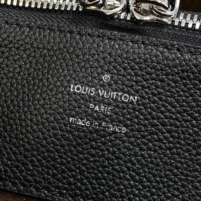 Mythick Strap dro Louis Vuitton Mahina Calf Leather Bella Tote Black