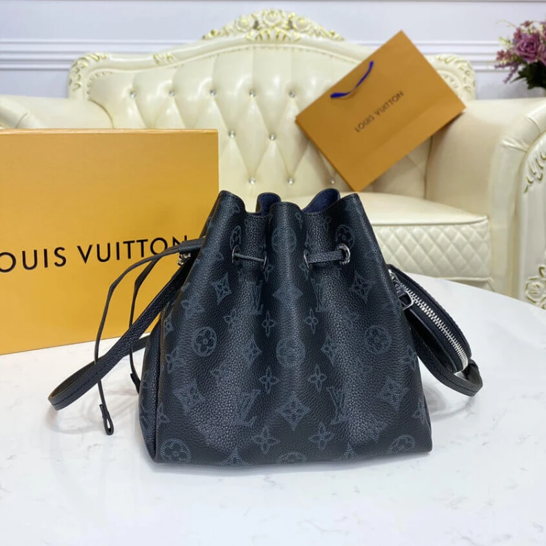 Mythick.ru Calfleath Louis Vuitton Mahina Leather Bella Black