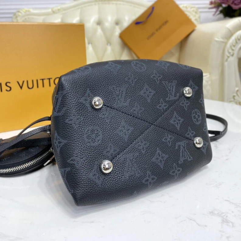 Mythick.ru Calfleath Louis Vuitton Mahina Leather Bella Black