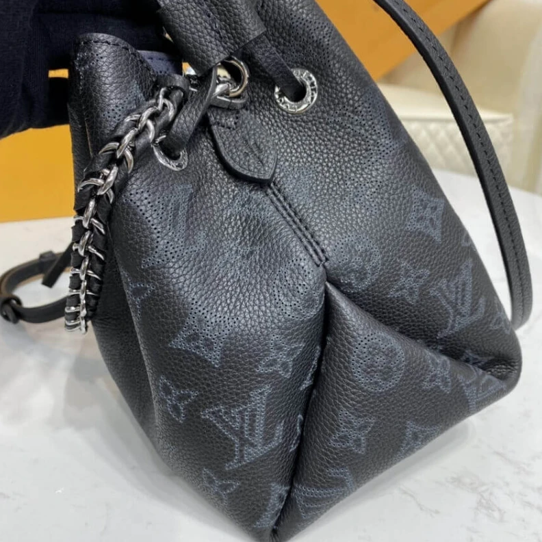 Mythick.ru Calfleath Louis Vuitton Mahina Leather Bella Black