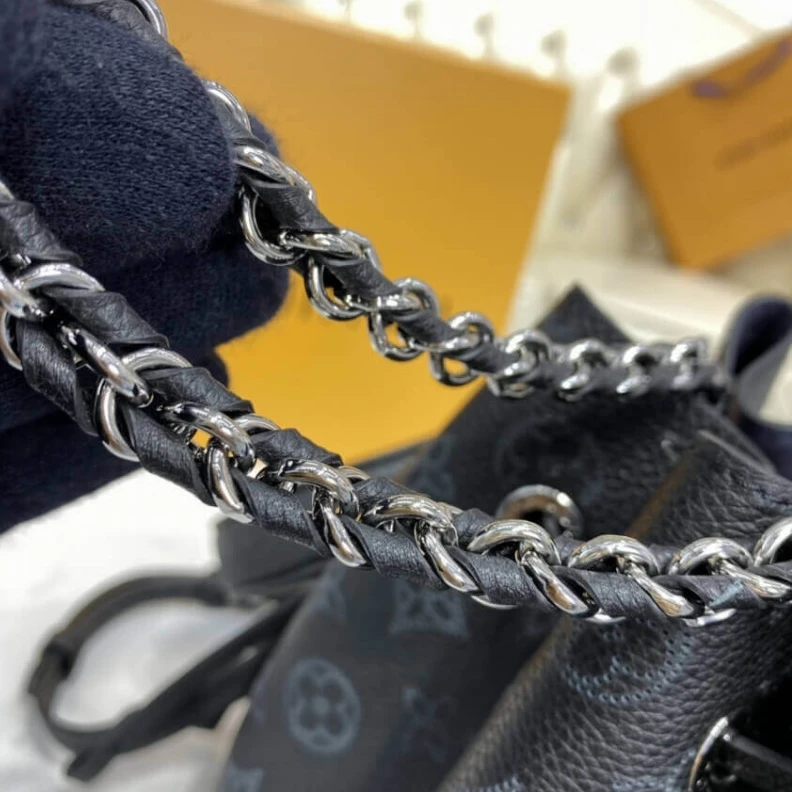 Mythick.ru Calfleath Louis Vuitton Mahina Leather Bella Black