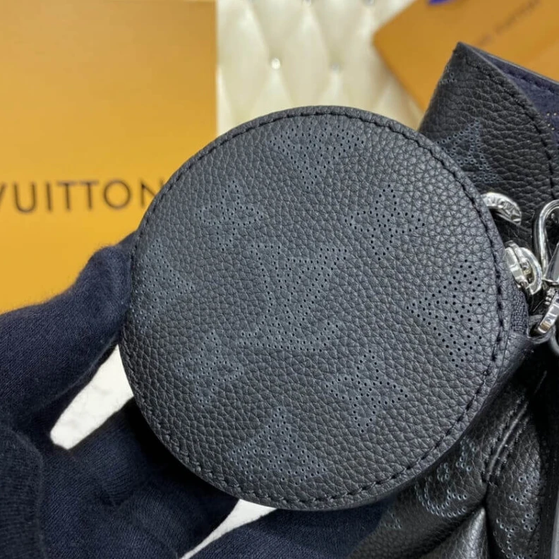 Mythick.ru Calfleath Louis Vuitton Mahina Leather Bella Black