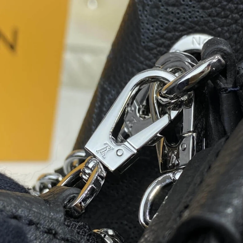 Mythick.ru Calfleath Louis Vuitton Mahina Leather Bella Black