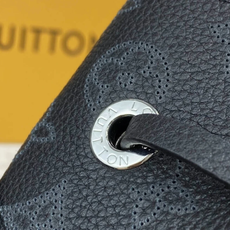 Mythick.ru Calfleath Louis Vuitton Mahina Leather Bella Black