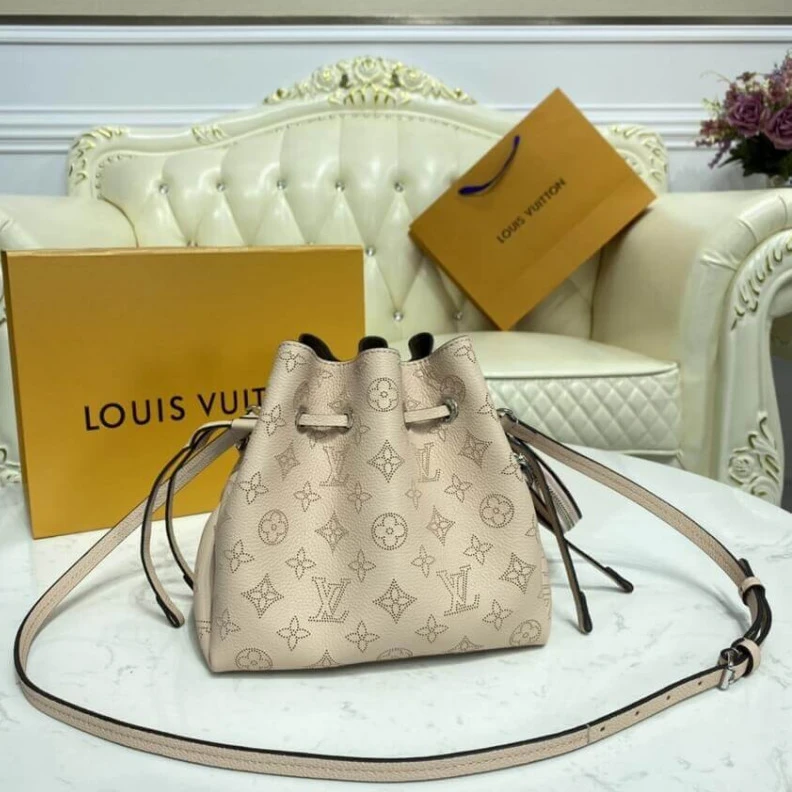 Mythick Leather d Louis Vuitton Mahina Leather Bella Magnolia