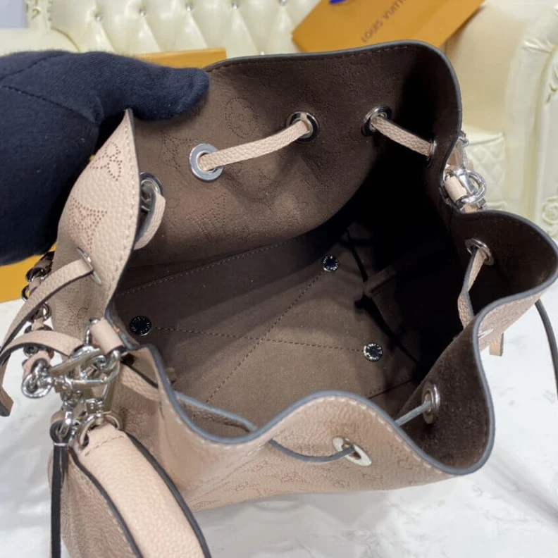 Mythick Leather d Louis Vuitton Mahina Leather Bella Magnolia