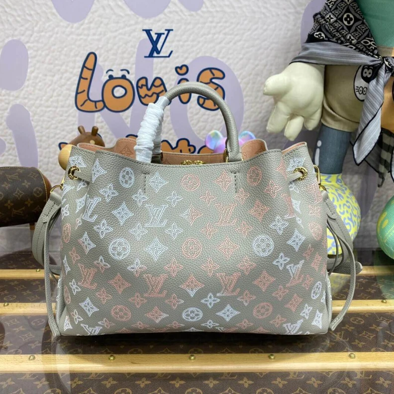 Mythick 4 protect Louis Vuitton Mahina Leather Bella Tote Gray