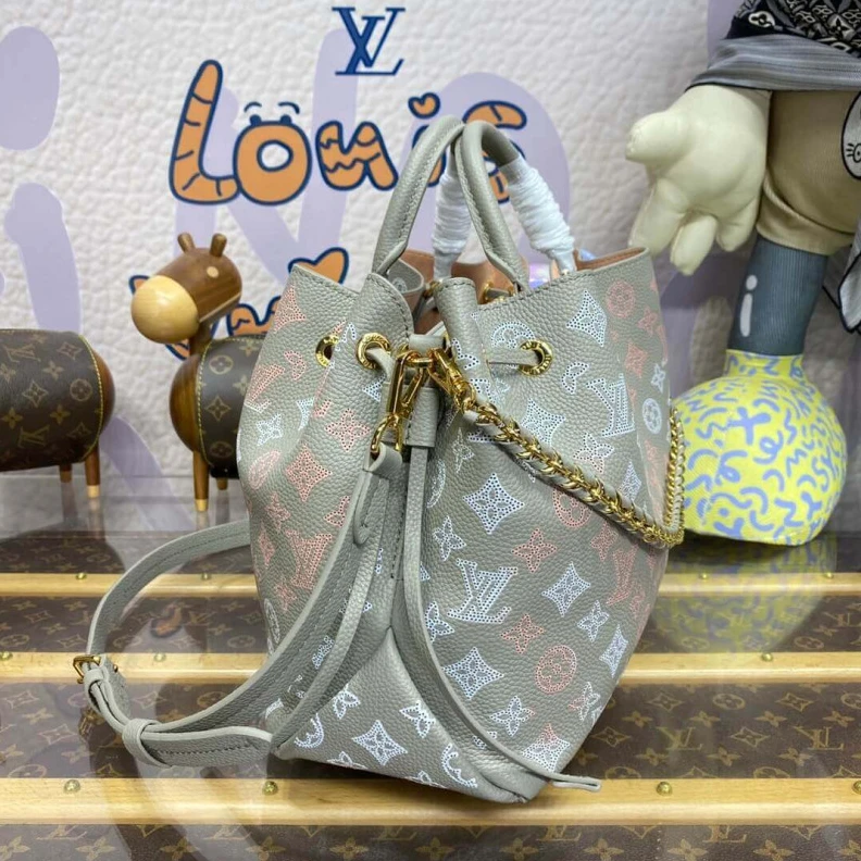 Mythick 4 protect Louis Vuitton Mahina Leather Bella Tote Gray