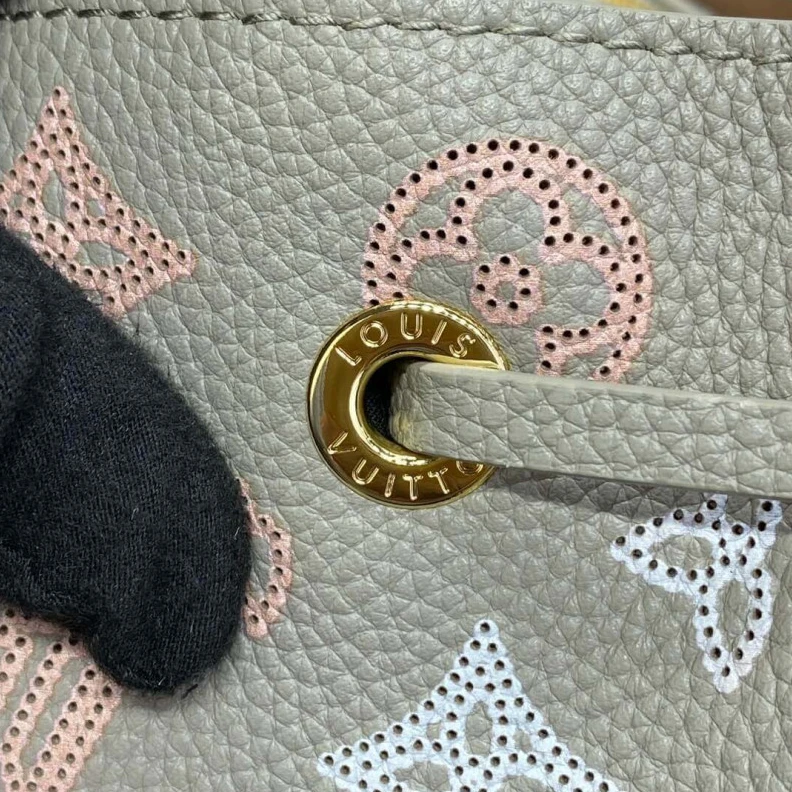 Mythick 4 protect Louis Vuitton Mahina Leather Bella Tote Gray