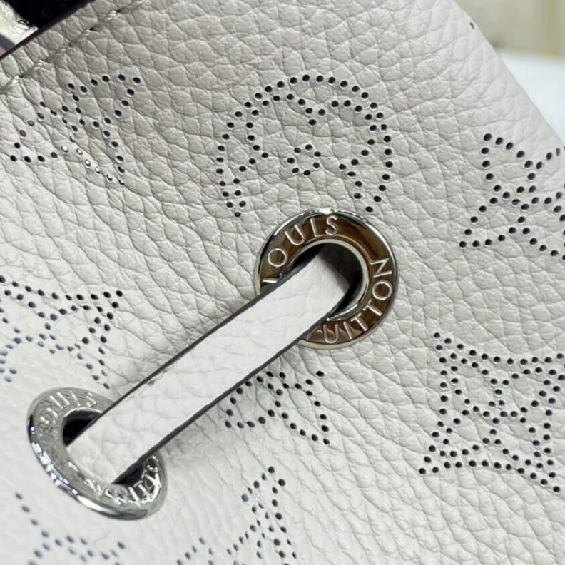 Mythick ru Louis Vuit Louis Vuitton Mahina Leather Bella White