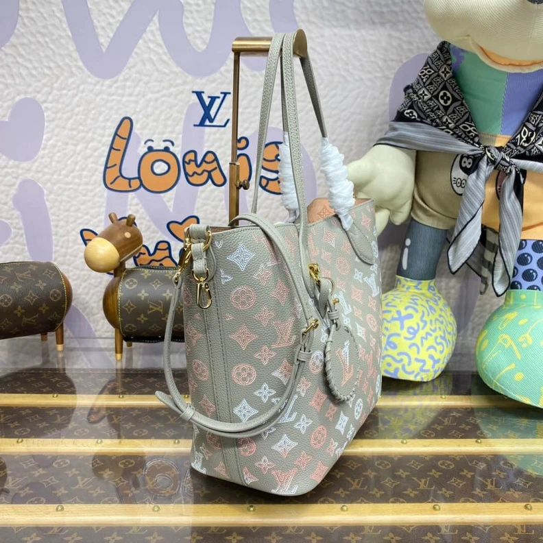 Mythick.ru Inside re Louis Vuitton Mahina Leather Blossom MM Bag Gray