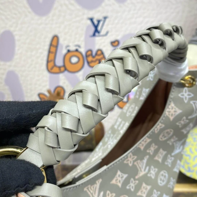 Replica bag Handle:Si Louis Vuitton Mahina Leather Carmel Bag Grey