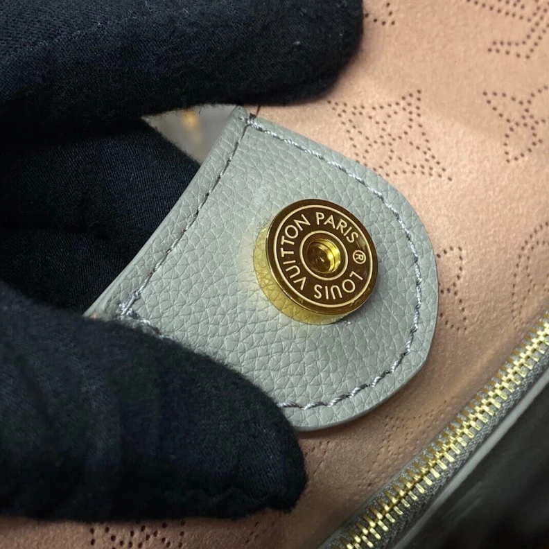 Replica bag Handle:Si Louis Vuitton Mahina Leather Carmel Bag Grey