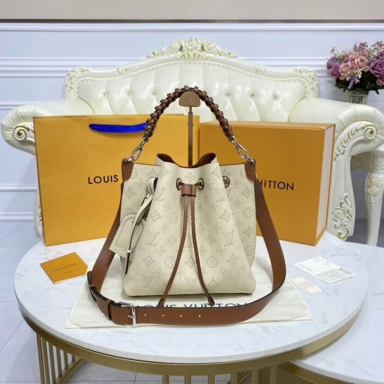 Replica bags lv Keybell Louis Vuitton Mahina Leather Muria
