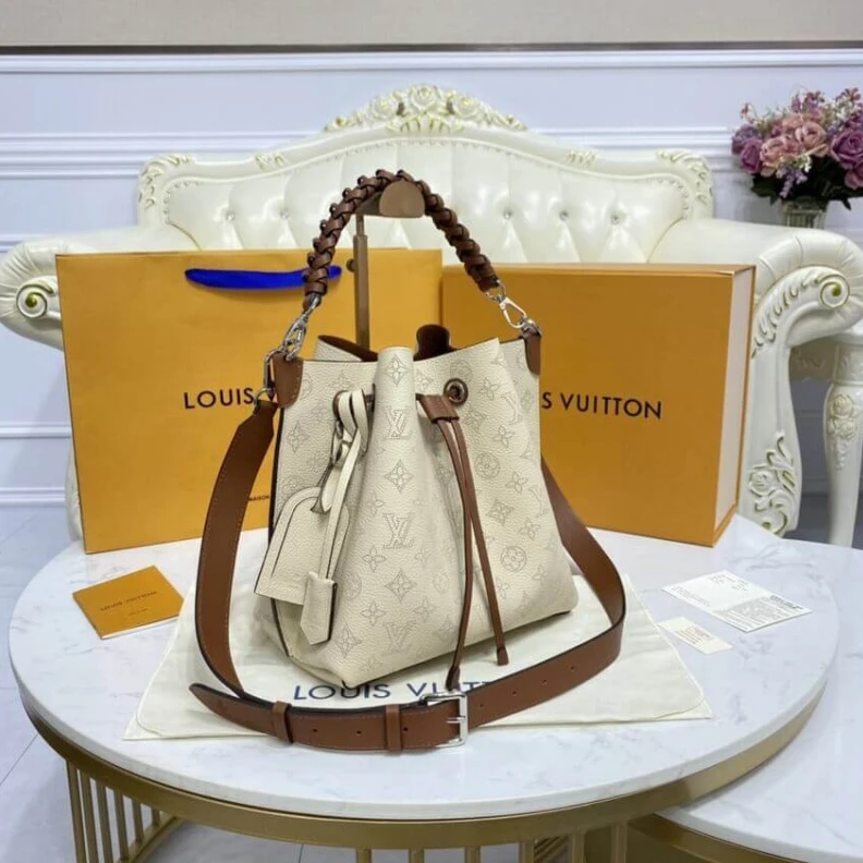 Replica bags lv Keybell Louis Vuitton Mahina Leather Muria