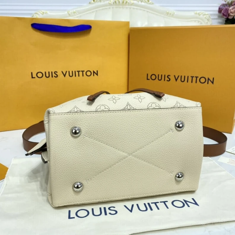 Replica bags lv Keybell Louis Vuitton Mahina Leather Muria