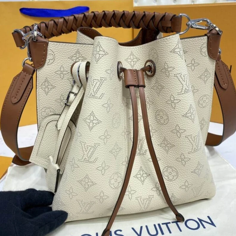 Replica bags lv Keybell Louis Vuitton Mahina Leather Muria