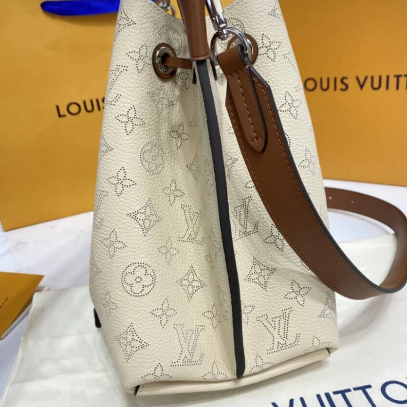 Replica bags lv Keybell Louis Vuitton Mahina Leather Muria