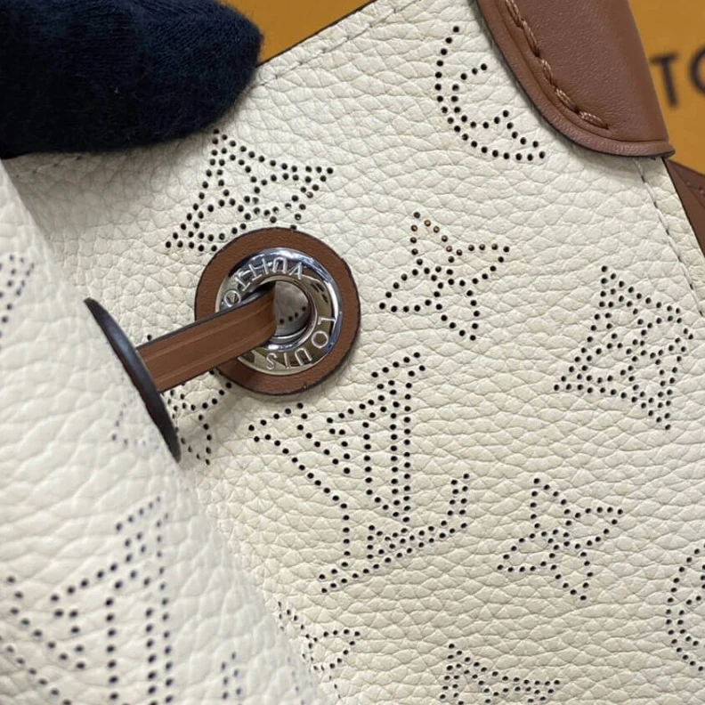 Replica bags lv Keybell Louis Vuitton Mahina Leather Muria