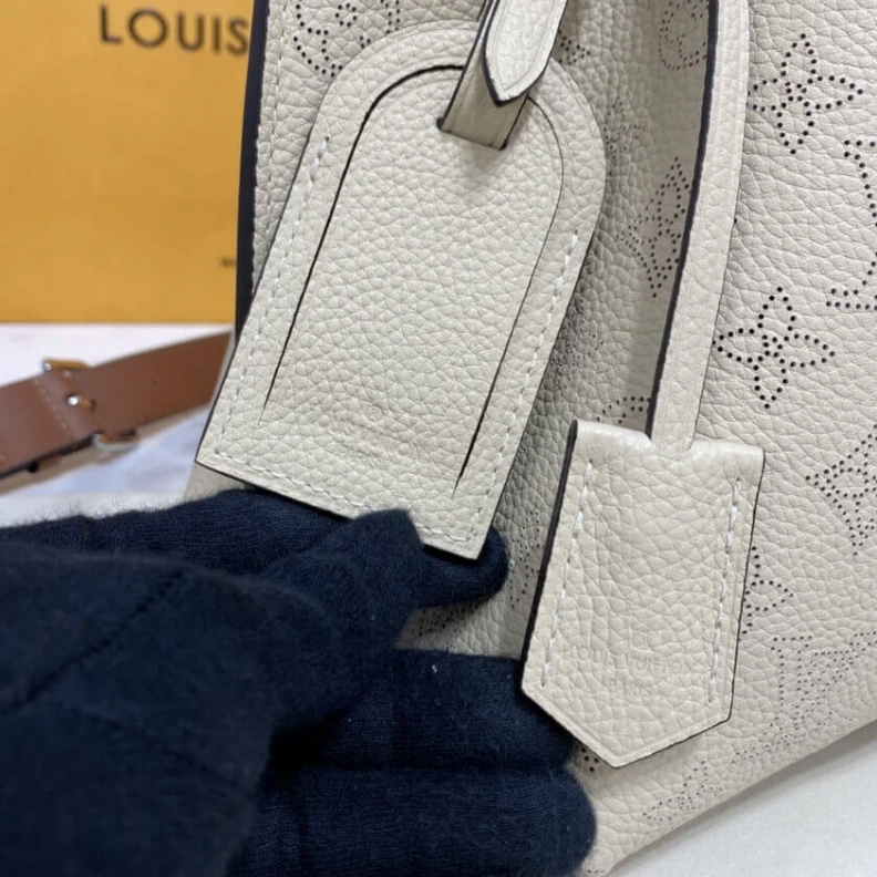 Replica bags lv Keybell Louis Vuitton Mahina Leather Muria