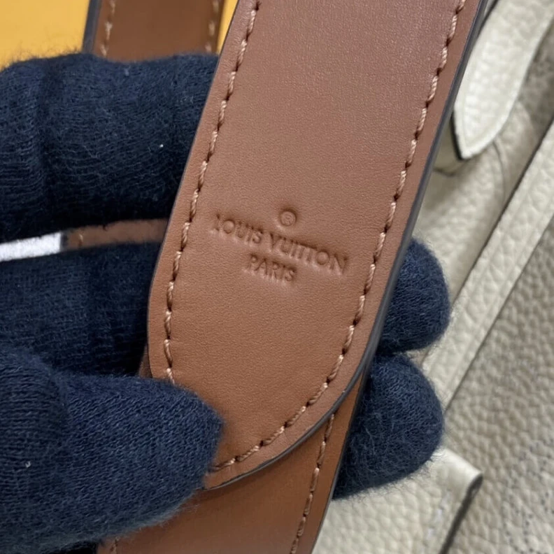 Replica bags lv Keybell Louis Vuitton Mahina Leather Muria