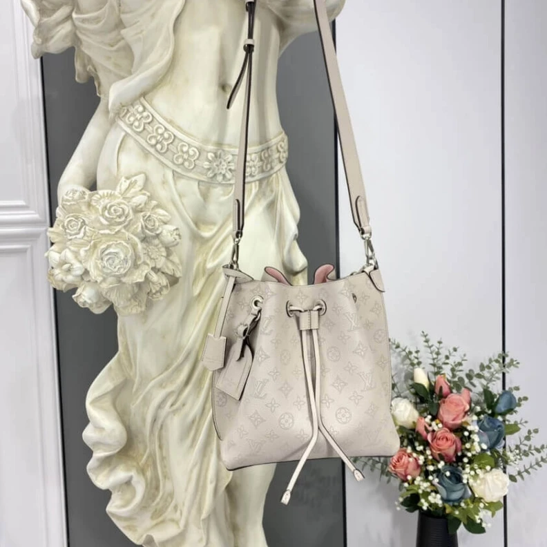 Top lv Brume Gra Louis Vuitton Mahina Leather Muria