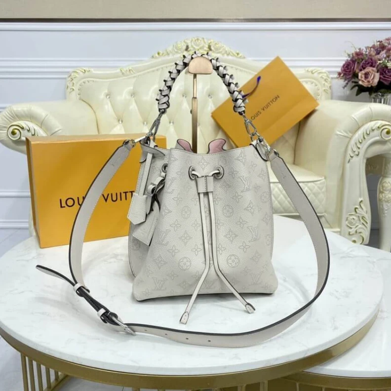 Top lv Brume Gra Louis Vuitton Mahina Leather Muria
