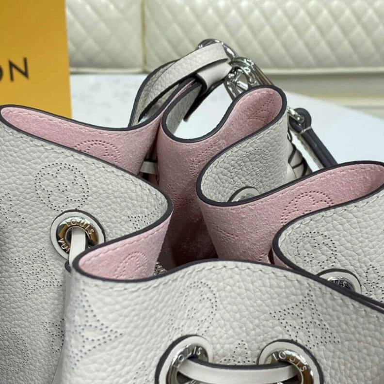 Top lv Brume Gra Louis Vuitton Mahina Leather Muria