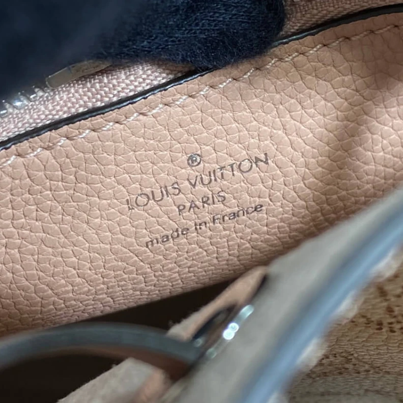 Replica bags 25 x 25 x Louis Vuitton Mahina Perforated Calf Leather Muria Magnolia Pink