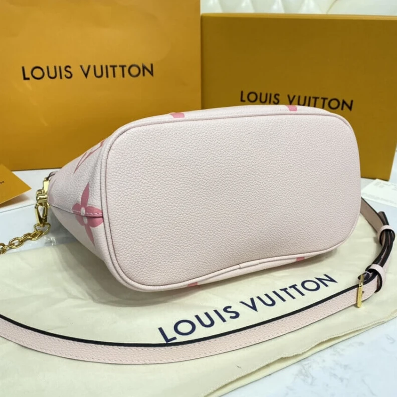 Mythick ru Strap Dro Louis Vuitton Marshmallow Hobo Bag Rosebud