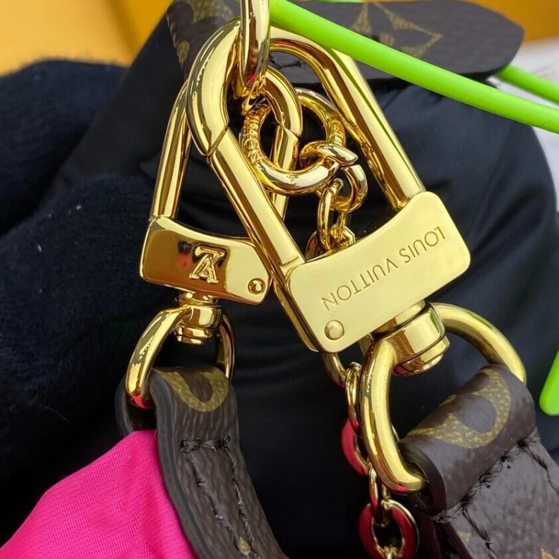 Mythick Dring on Louis Vuitton Maxi Multi Pochette Accessoires Black Fuchsia