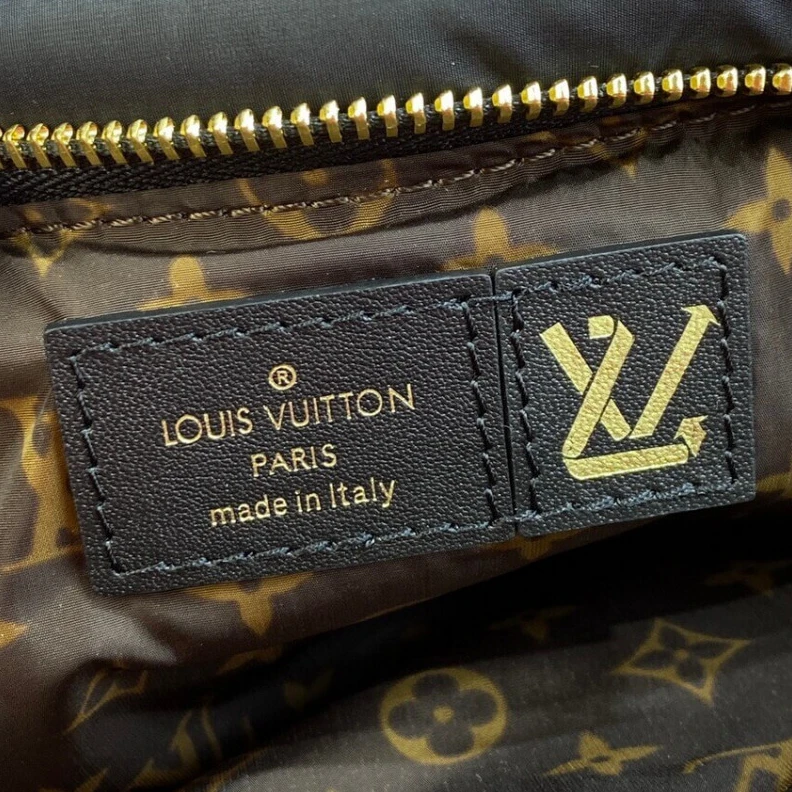 Mythick Dring on Louis Vuitton Maxi Multi Pochette Accessoires Black Fuchsia